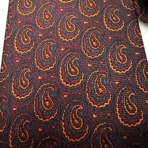Brooks Brothers Purple/Maroon Paisley Print 100% Silk Tie